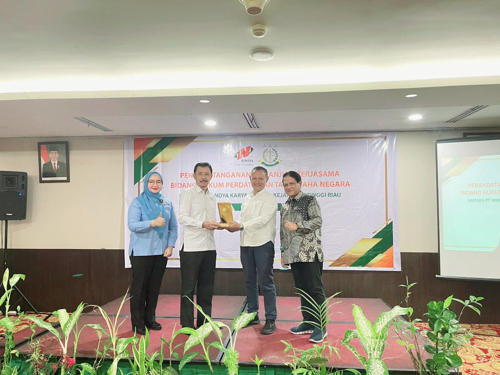 Penandatanganan Nota Kesepahaman dan Perjanjian Kerjasama (MOU) antara  Kejaksaan Tinggi Riau dengan PT. Nindya Karya